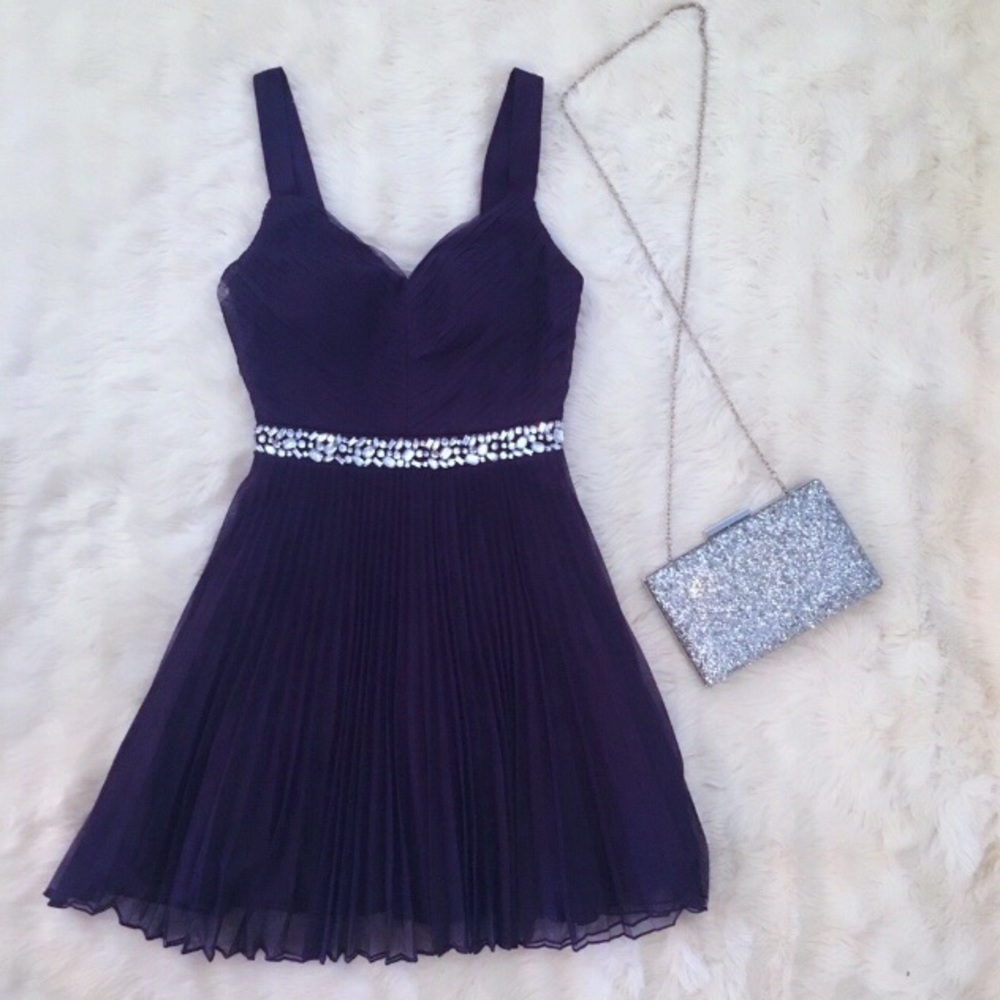 Windsor Sweetheart Neckline Pleated Cocktail Dress